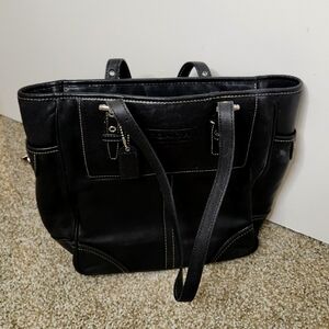 Coach Black Leather Tote Handles Latches Classic High Quality Leather Stitching